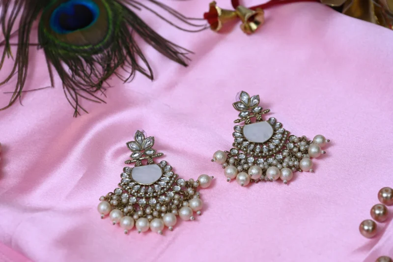 Chaand Moti Kundan Earrings - Image 3