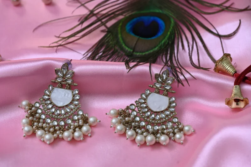 Chaand Moti Kundan Earrings - Image 2