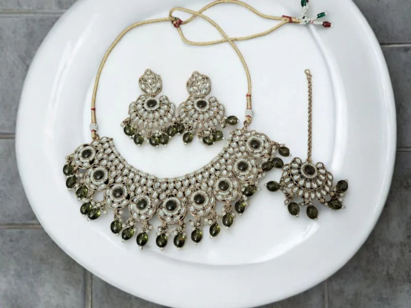 Hariyaali kunda Jewelley set with Tikka - Image 4