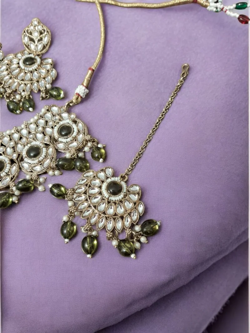 Hariyaali kunda Jewelley set with Tikka - Image 2